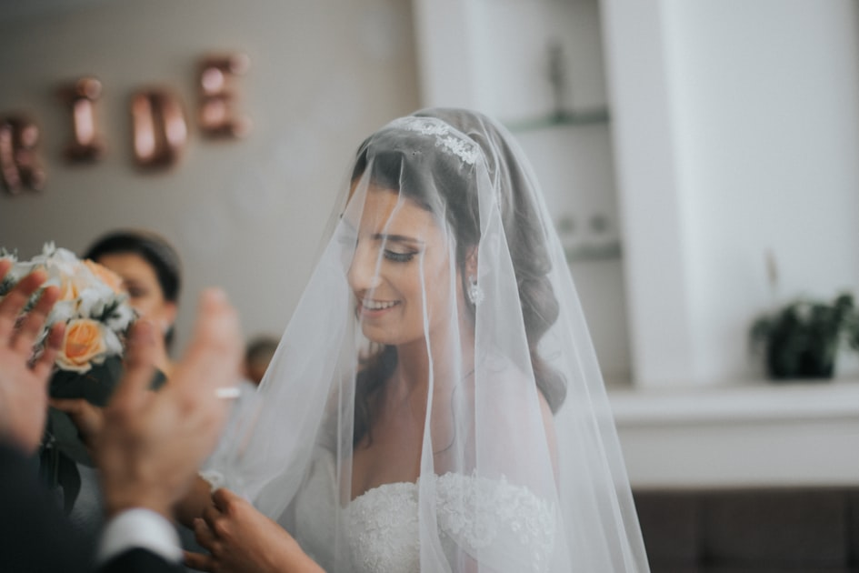 Elegant bride with veil on wedding day.